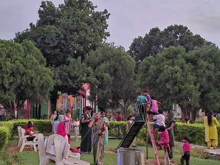 As soon as facilities increased in Nehru Park, crowd started gathering