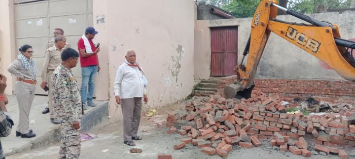 The corporation team vacated the occupied land at two places