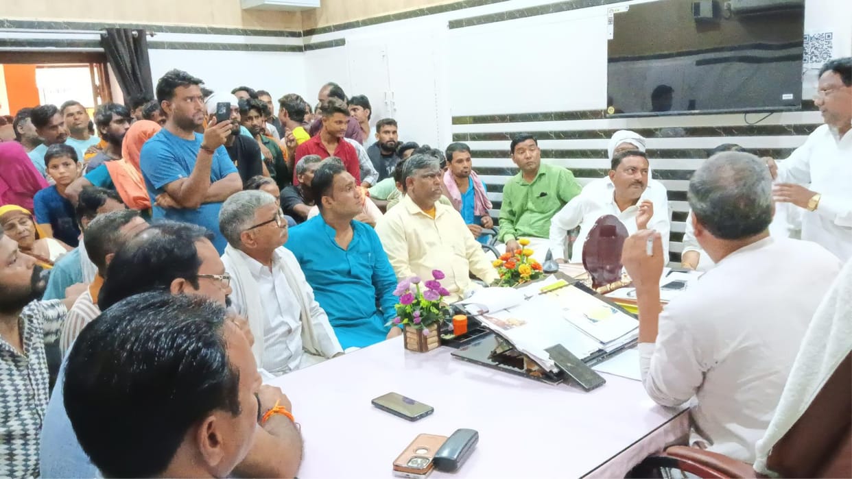 The one and a half hour long meeting of the sanitation workers remained inconclusive