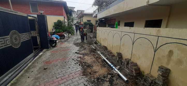 Road uprooted to lay pipeline in Pratapnagar, people upset due to slow work
