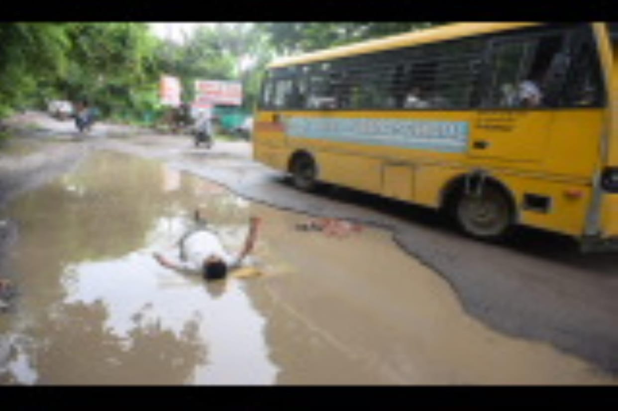 Demonstration was done by lying down in the water filled pothole of broken Jarauli road