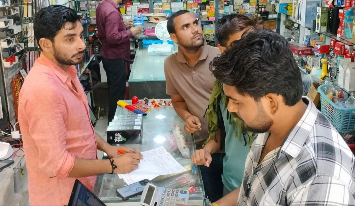 Rakhi festival, brothers buying gifts for sisters