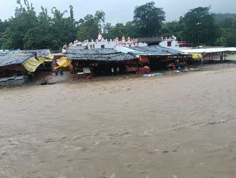 There was a flood in the rivers of Ghad including Siddhpeeth, devotees had to be stopped