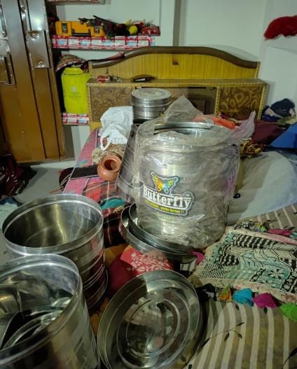 Lakhs stolen by breaking the locks of four houses