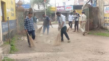 सवारी मार्ग पर की गई साफ सफाई।
