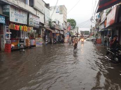 City Roads Submerged In Water Due To One Hour Of Heavy Rain - Pilibhit News  - Pilibhit News:एक घंटे की झमाझम बारिश में शहर की सड़कें जलमग्न