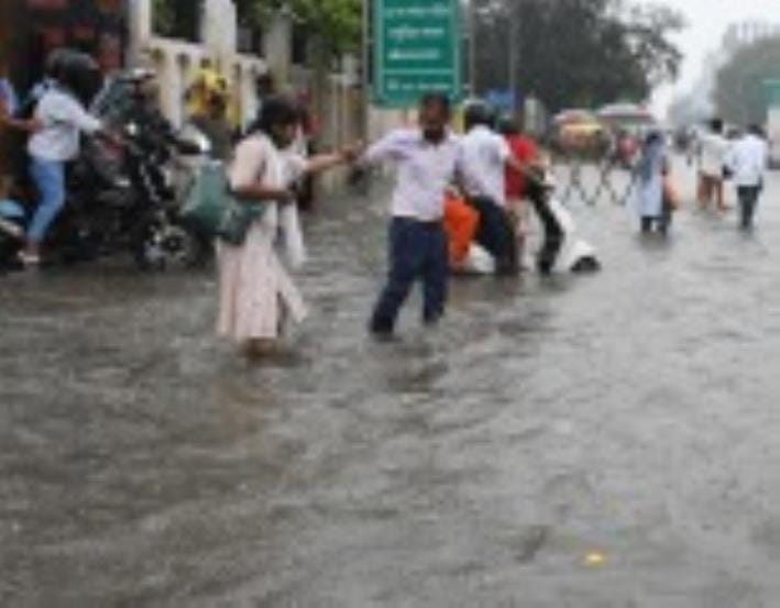 Heavy rain for one and a half hours, even posh areas turned into ponds