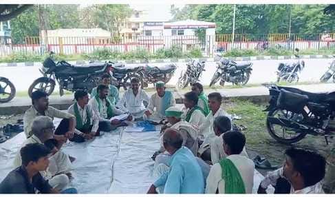 Bhakiyu Asli staged a sit-in for the family forced to migrate