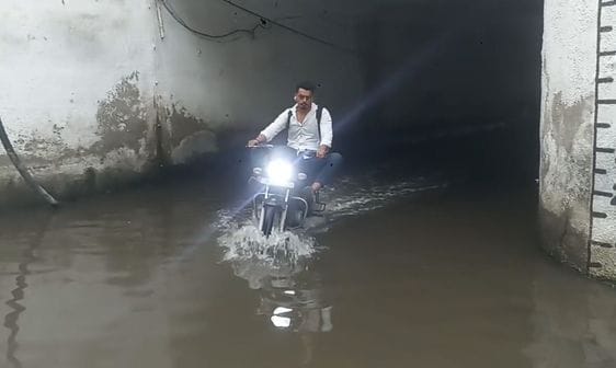 There is no drainage or light system in the underpass, traffic is affected