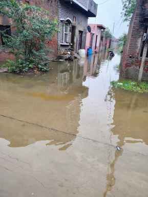 Water entered the houses due to overflowing of the pond