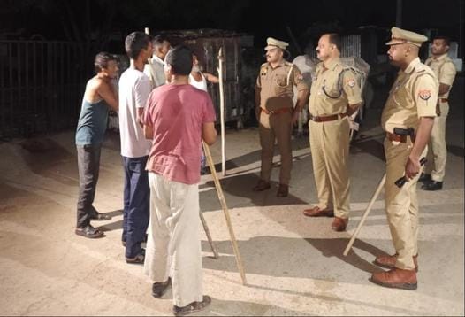 Villagers caught and beat two youths thinking they were thieves