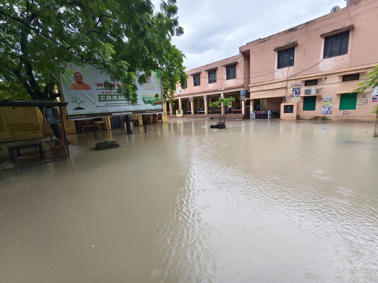 One day's rain, the city submerged one feet