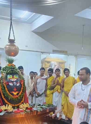 Har Har Mahadev echoed in Shiva temples across the district, Jalabhishek was done