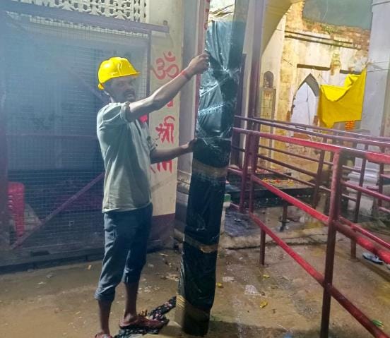 Polythene tied on poles, alert issued