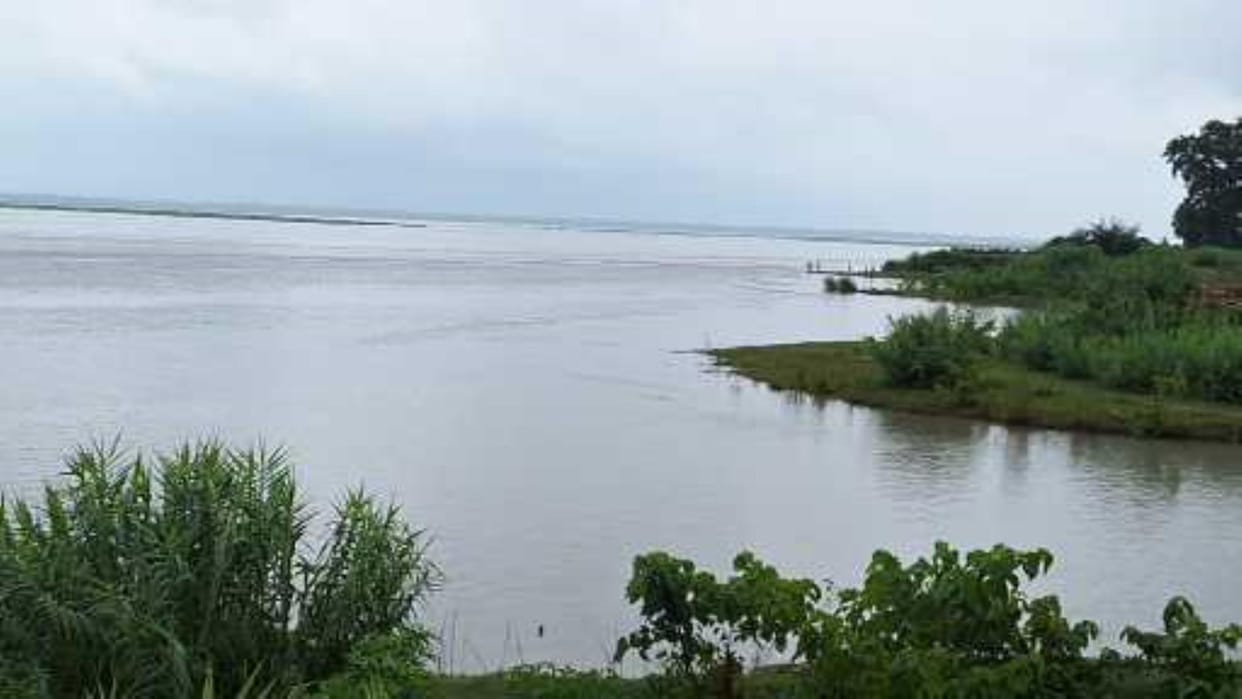Kushinagar News: Discharge of Gandak crosses 90 thousand cusecs, pressure on dams increases