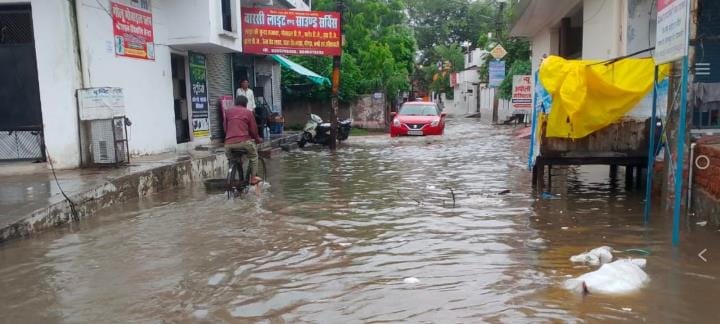 Roads were submerged due to rain, water entered the houses
