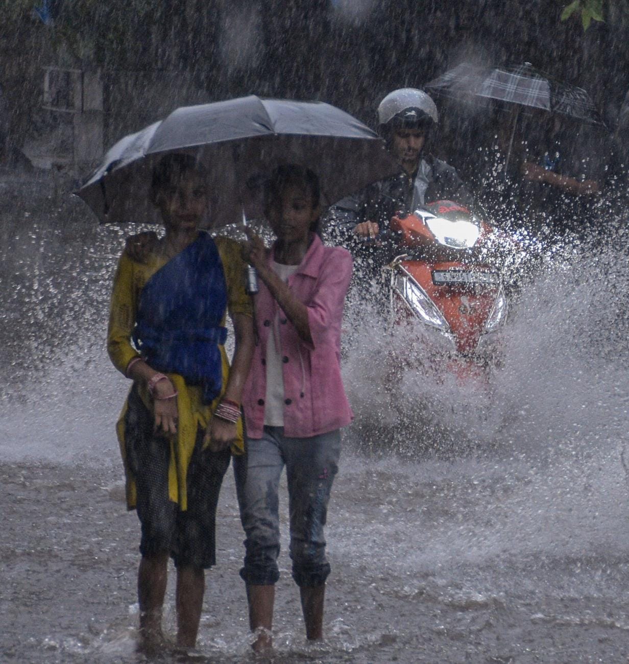 Heavy rain: Relief from heat, life saving for crops