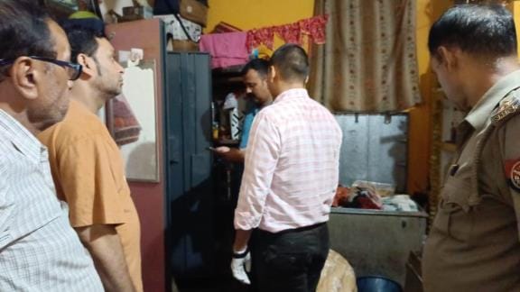 Cash and jewelry stolen from three houses in one night