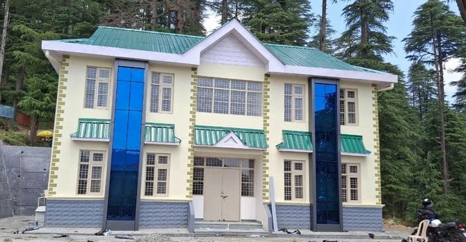 Englishpashu aushadhaalay khajjiyaar ko 80 laakh se mila naya bhavanVeterinary hospital Khajjiar got new building at a cost of 80 lakhs