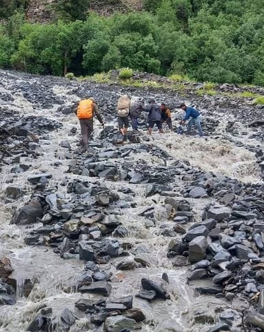 Officers and porters trapped in flood in Kadu drain were rescued
