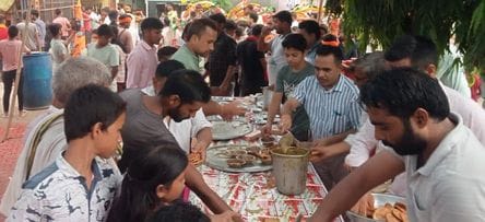 Bhandaara at every place on Kanvada route, Kanwadias had a lot of fun