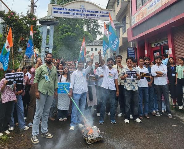 NSUI burnt the effigy of the central education minister