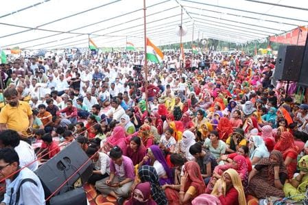 Announcement of building a sports stadium in the name of martyr Omprakash