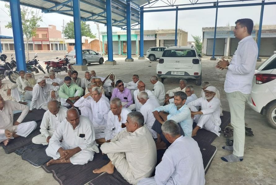 Farmers remained on strike for the 20th day, demanded an inquiry into the scam in insurance claims