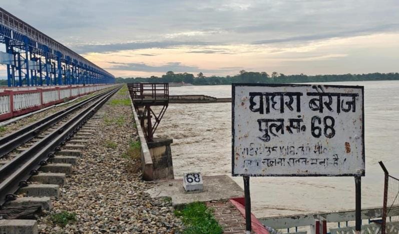 Saryu's water level increased, erosion started at many places