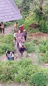 Thunag-Kelti road is closed for 34 days, 10 kms of walking is being done daily