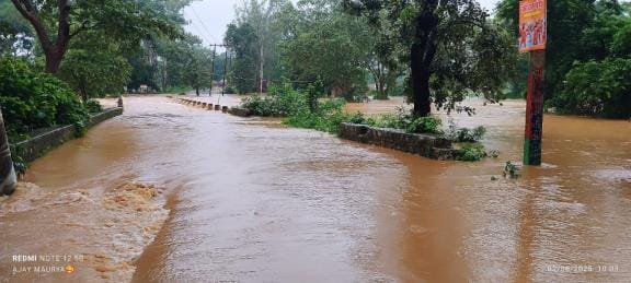 Bakhar river overflowed, Kanwar Yatra route changed due to water coming on the bridge
