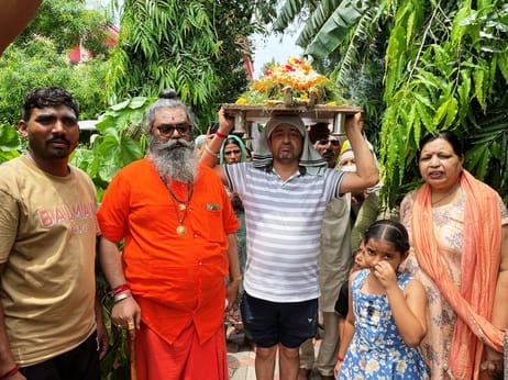 The devotees chanted Har Har Mahadev