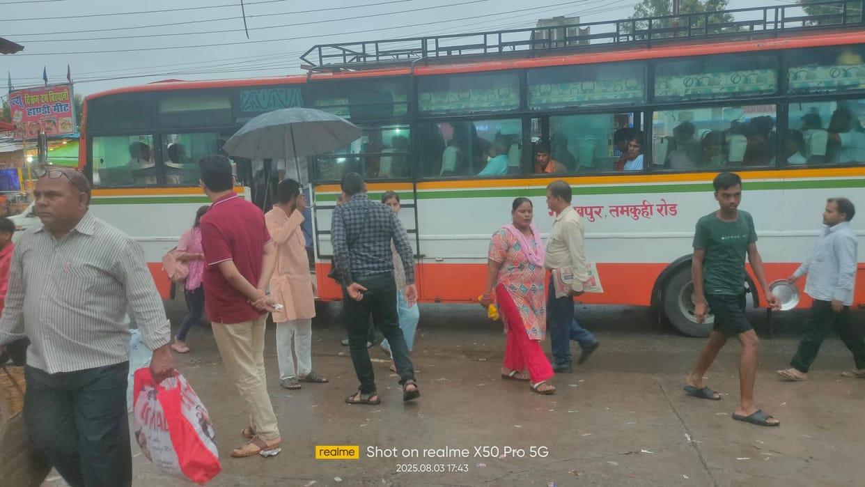 Kushinagar News : Questions on the system, illegal buses are running without any hindrance