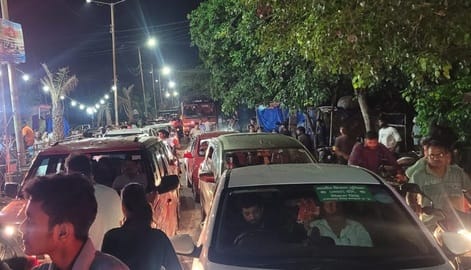 Diversion was ineffective, people struggled with traffic jam for four hours
