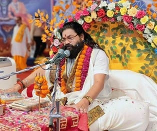 The devotees started cheering after hearing the story of the killing of the demon Tarakasur