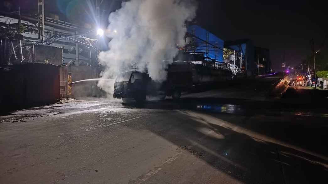 Sugar mill workers extinguished the fire in the DCM vehicle