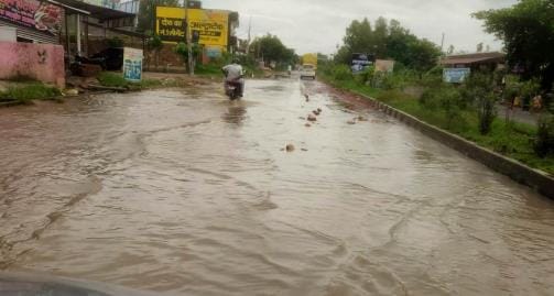 Temperatures dropped by two degrees due to rain, waterlogging at many places