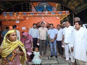 The devotees made a wish by offering prasad at Maadhi