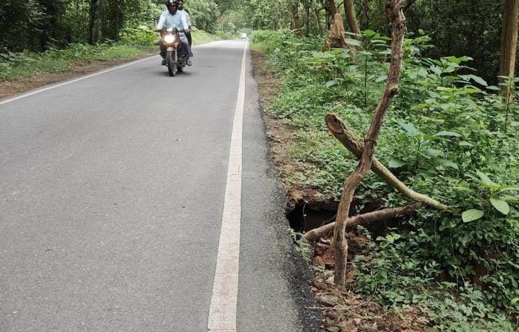 Rain cuts on Mihinpurva-Katarniaghat road