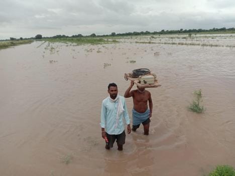 Ganga is rising by 2 cm per hour, 37 villages from Ujiar to Manjhi have become islands