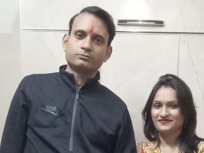 पति के साथ मृतका सैबी मुंद्रा