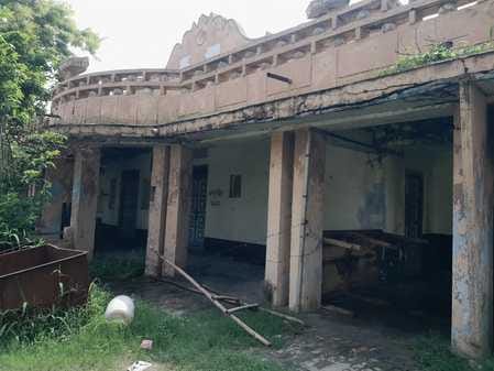 The roofs of the rooms and kitchen of the government school in the native village of the education minister are leaking, the hall is unsafe