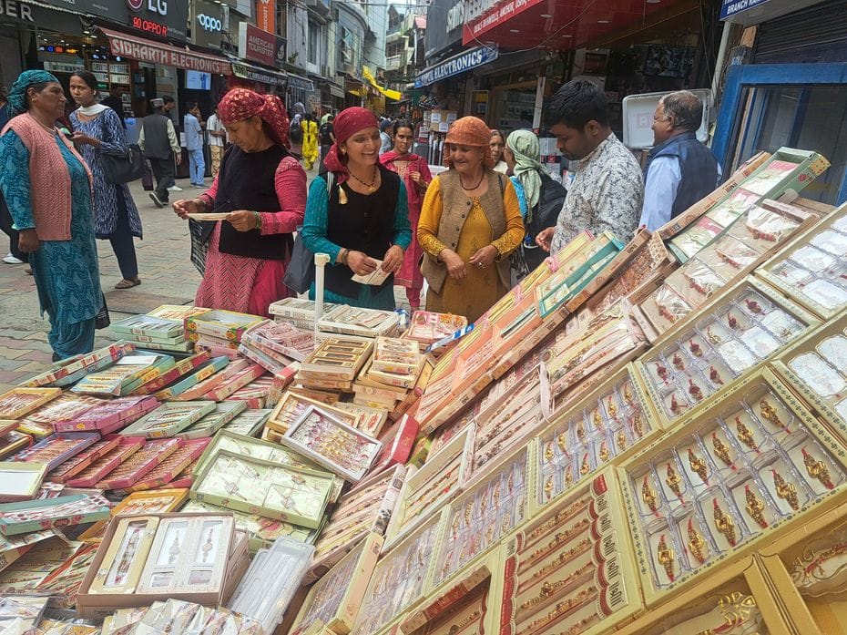 Rampur market decorated for Rakshabandhan