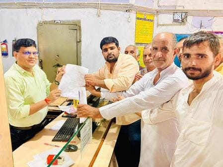 Customers got angry when the passbook entry machine in the bank malfunctioned