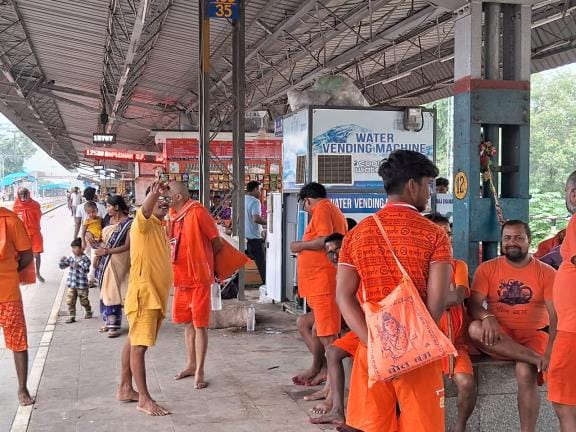 Weather stopped trains speeding, passengers upset