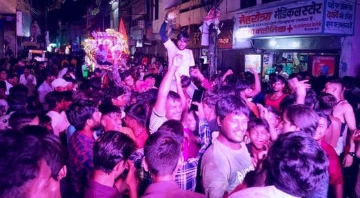 Mahadev's procession started with great pomp... the city was drenched in Shiva devotion