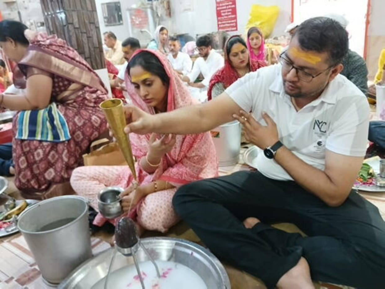 On the last Monday of Sawan, people thronged the temples of Bholenath