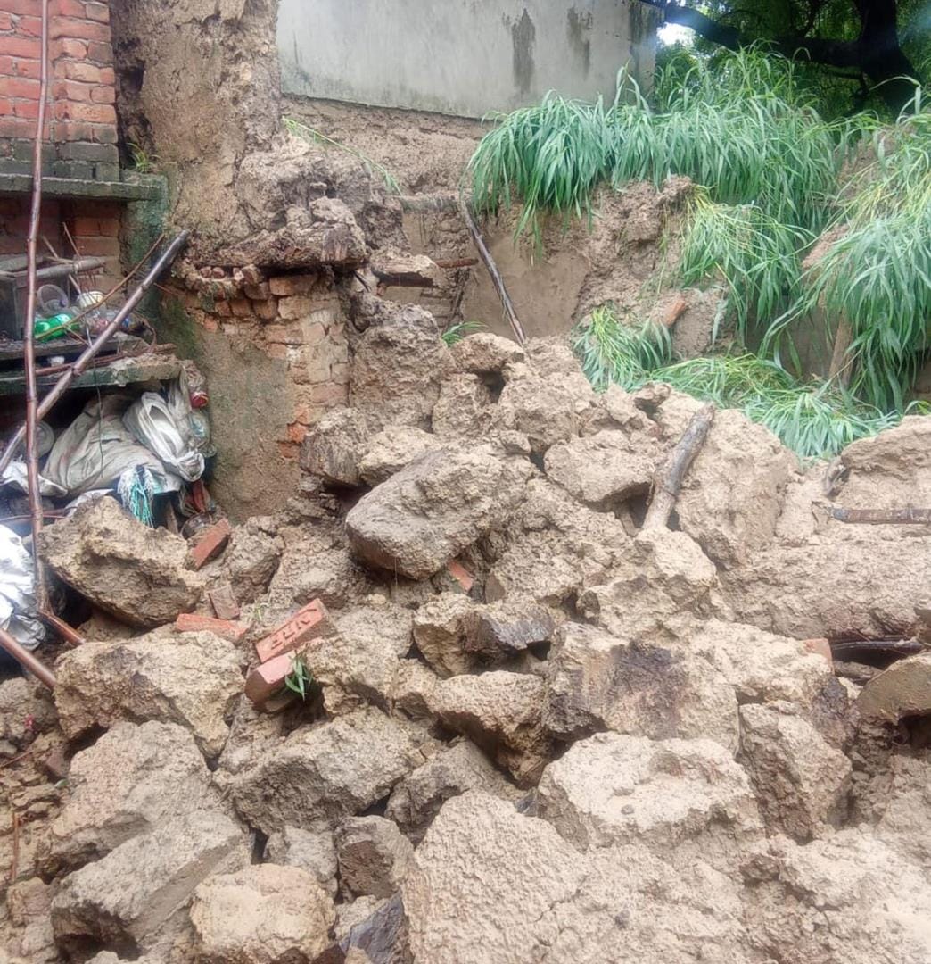 Two houses collapsed due to rain, goods were destroyed