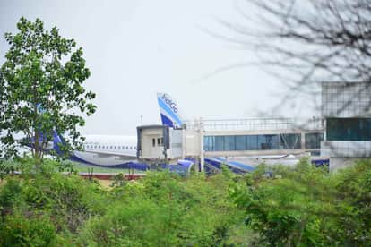 Flight delayed by 5 hours due to air leaking from tyre