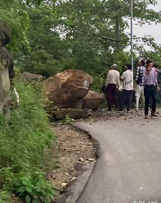 Dhaneta-Bangana road was blocked for two hours due to falling rocks